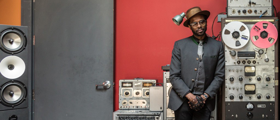 Astro Adrian Young traz “Jazz Is Dead” para Curitiba